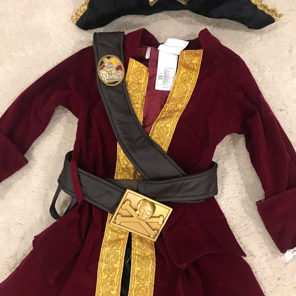 DISNEY CAPTAIN HOOK COSTUME SIZE 2/3